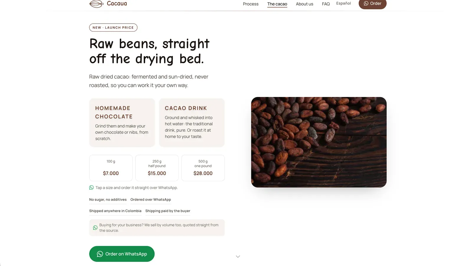 The Cacaua raw bean page: sizes priced in Colombian pesos, each ordered over WhatsApp