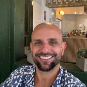 Roger Padilla — Expert Software Engineer & AI Architect specializing in React, Node.js, TypeScript, Python, and Generative AI.